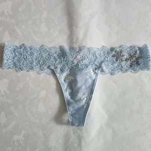 🔥💕NWT PINK Victoria's Secret vintage low rise thong panties Small Blue snow